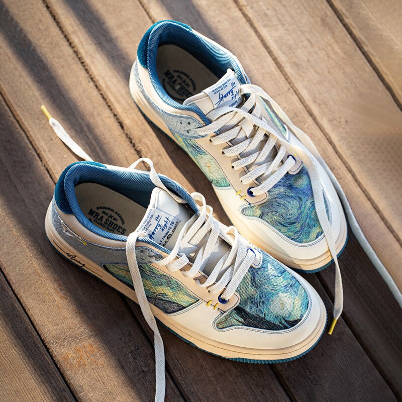 Van Gogh Starry Night geïnspireerde sneakers